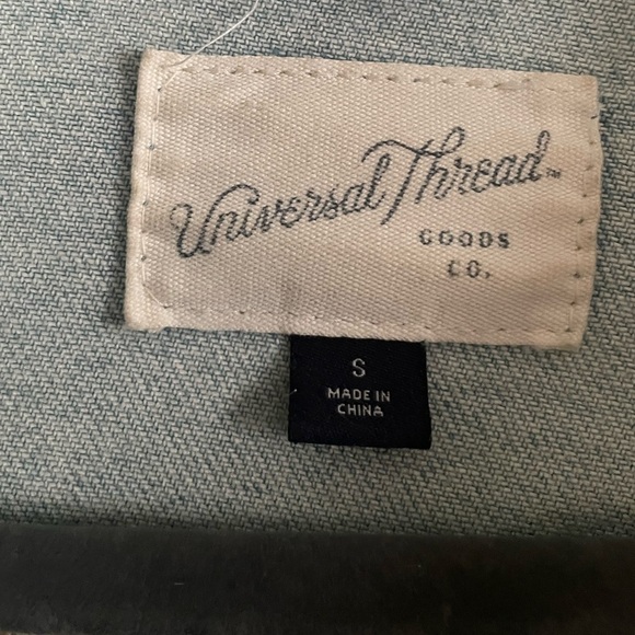 Universal Thread jean jacket. Pre-owned. - Picture 2 of 4